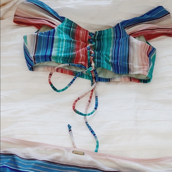 Striped Off the shoulder Swimsuit - Picture 3 of 4